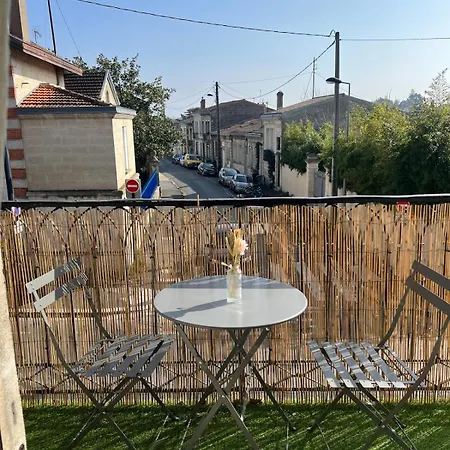 Beautiful T1 Bordeaux With Balcony *